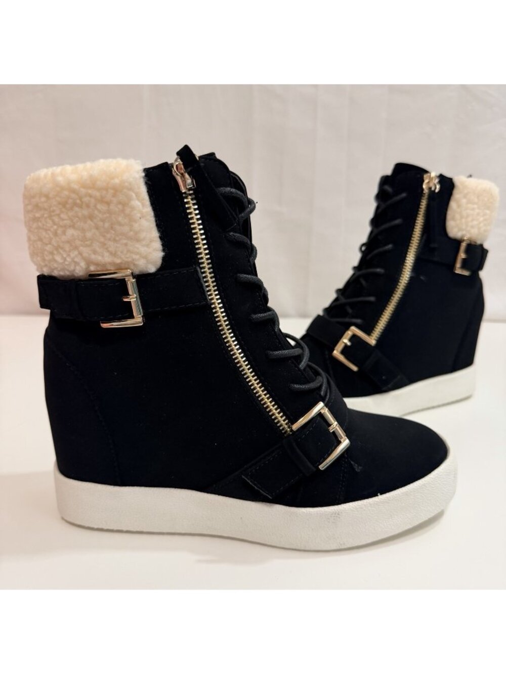 Shoe Dazzle Womens Hidden Wedge Heel Sneaker With Zipper Buckles & Faux Fur 8.5